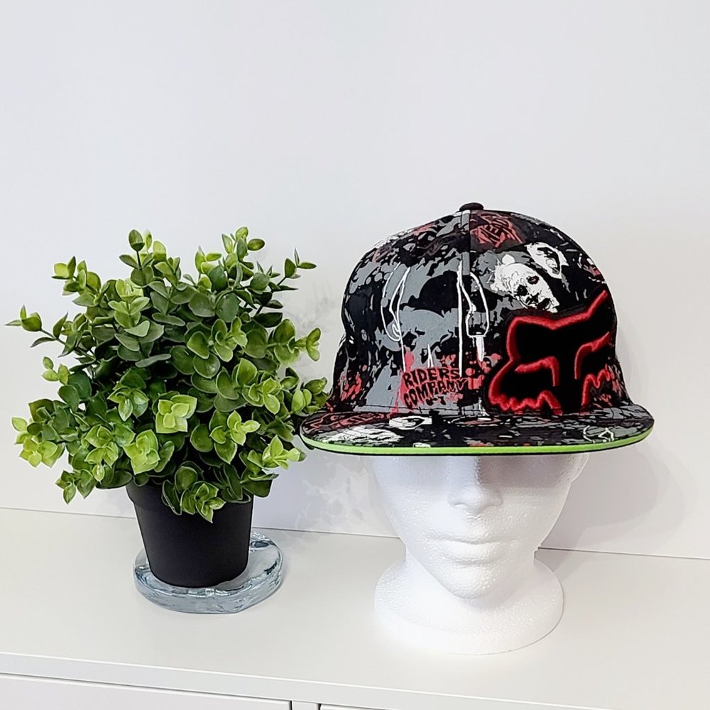 NWOT Fox Embossed Hat Size L to XL
